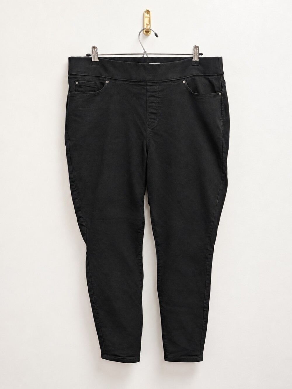 Signature Levi Totally Shaping Pull-On Black Skinny Jeans
